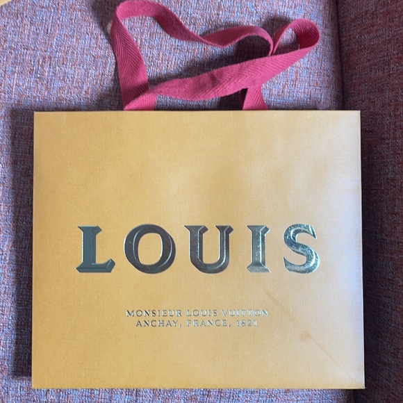 Louis Vuitton bags & magazine! 4 LV gift bags & magazine dedicated to travel - Picture 5 of 6